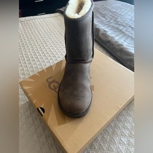 Brand new UGG boots, brown size 6 with box and everything really cute style